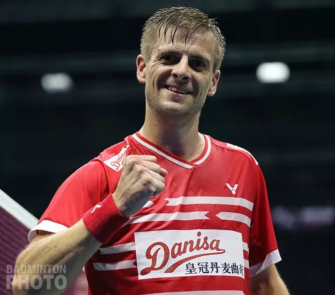 球场风云变幻,胜负难以预料 球场风云变幻,胜负难以预料