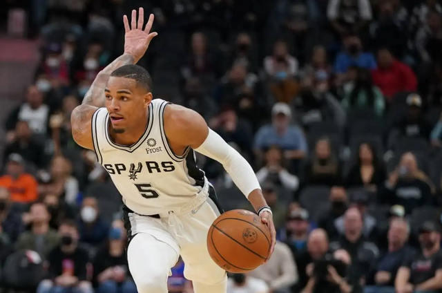 老鹰队年轻后卫异军突起,带队跻身前列 老鹰队年轻后卫异军突起,带队跻身前列