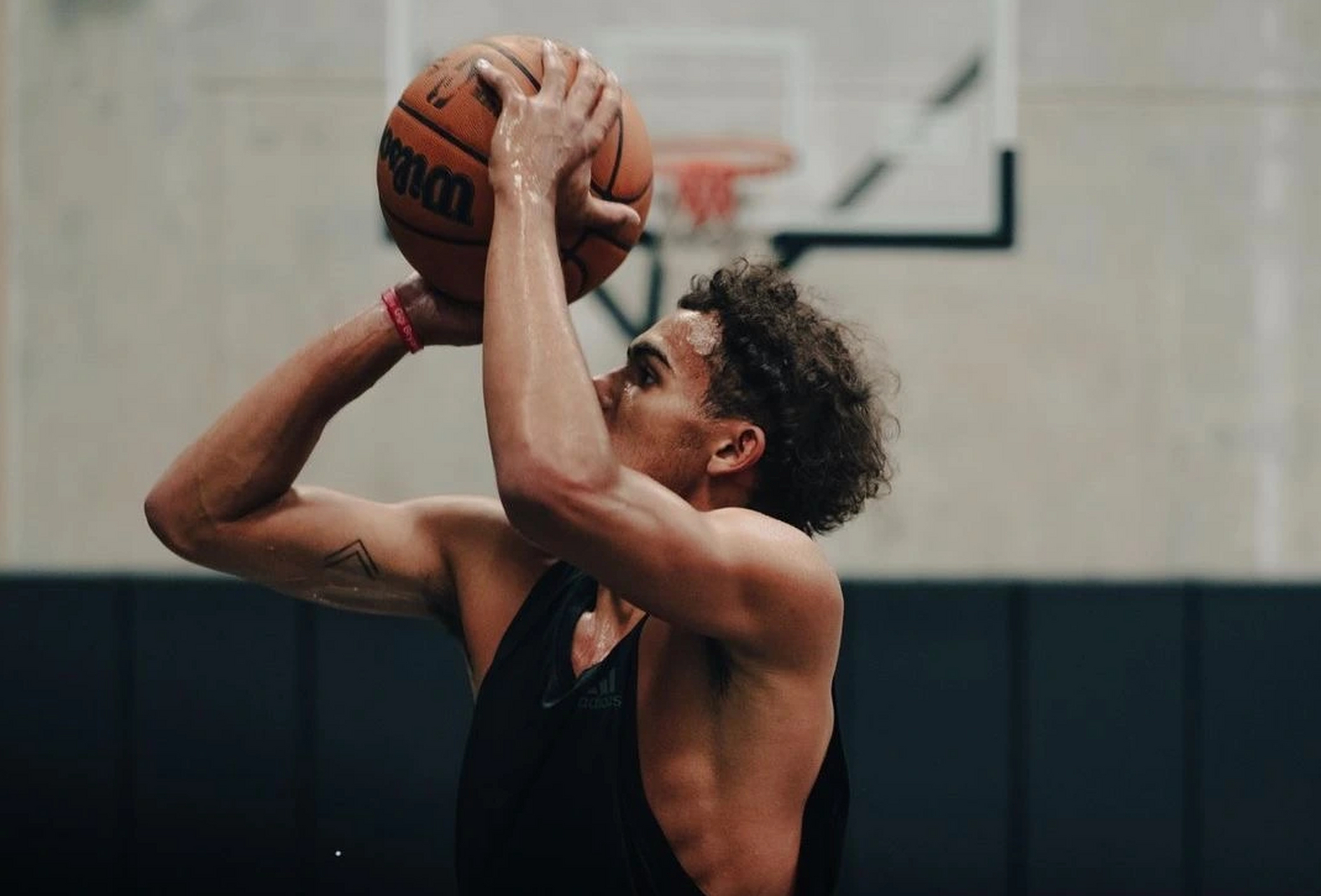 老鹰队年轻后卫异军突起,带队跻身前列 老鹰队年轻后卫异军突起,带队跻身前列