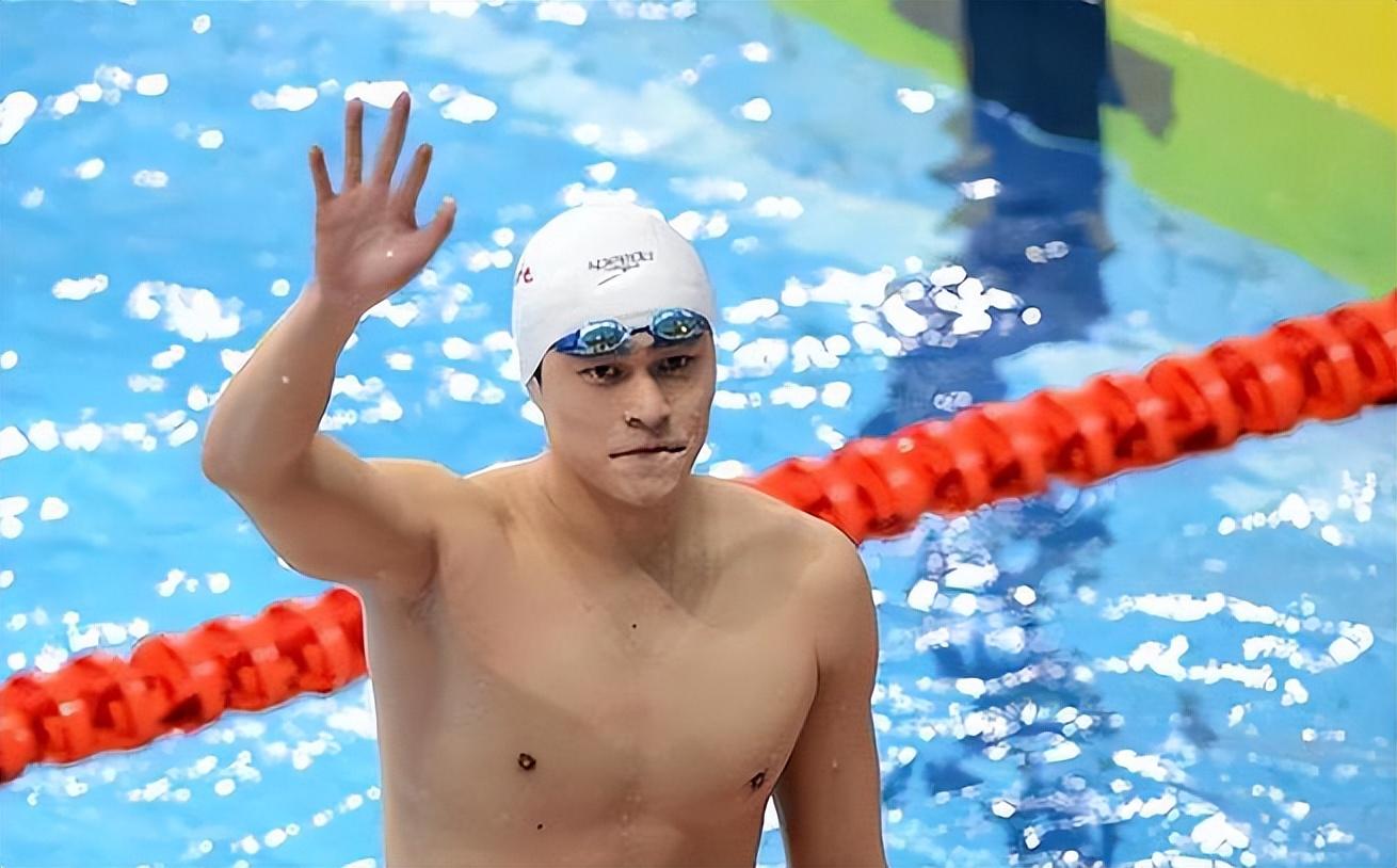 田径名将孙杨加油观战游泳比赛 田径名将孙杨加油观战游泳比赛