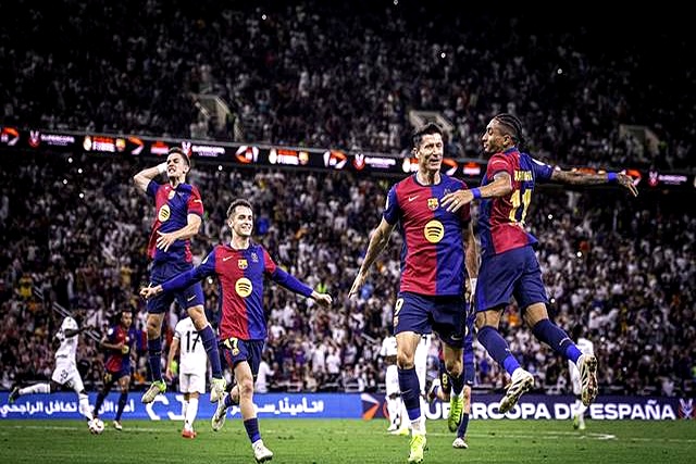 欧洲联赛比赛激情上演，双方实力平衡