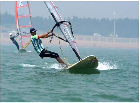 塞浦路斯帆船选手乘风破浪,掀起波澜 塞浦路斯帆船选手乘风破浪,掀起波澜