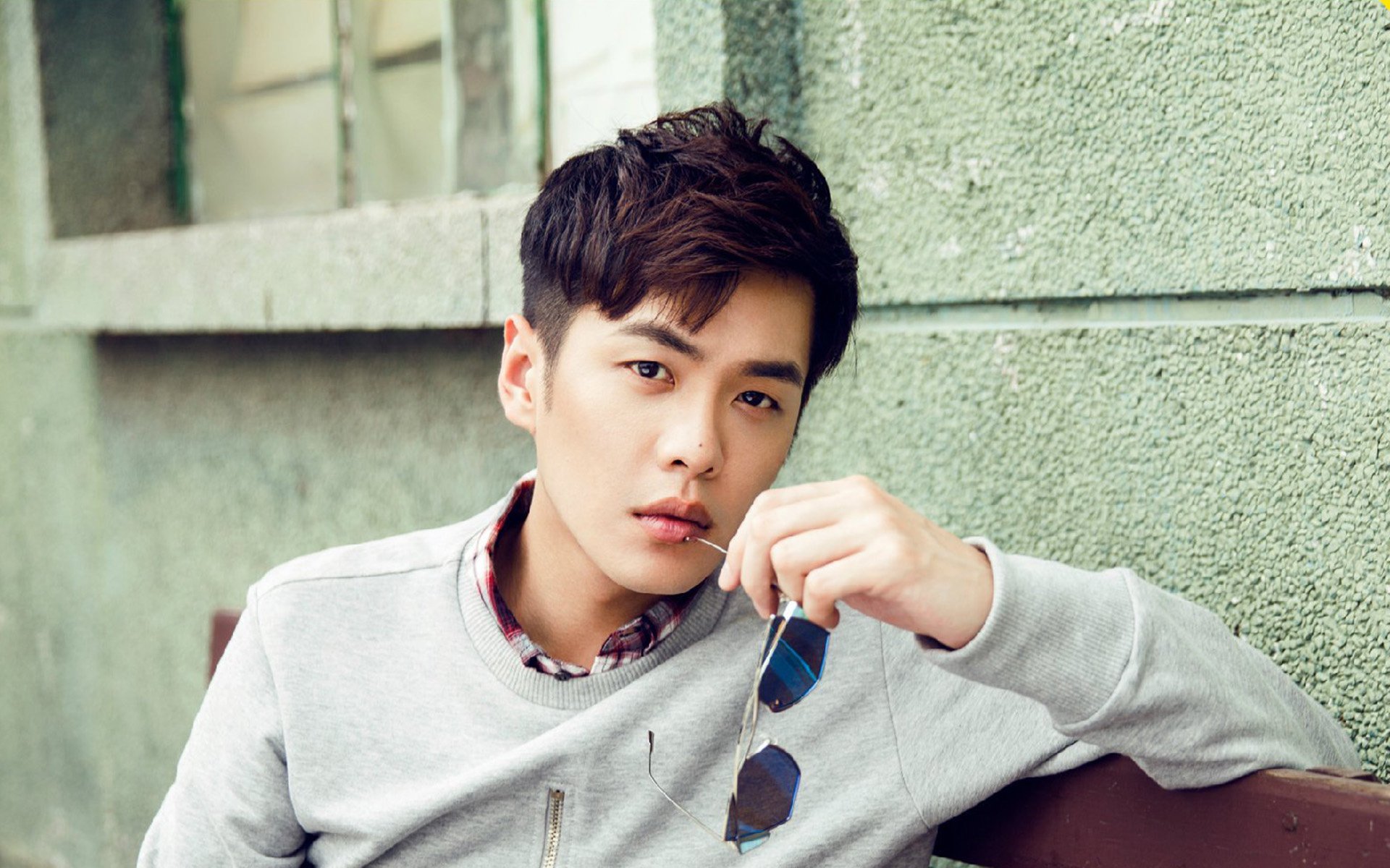 文班亚马关键进球定乾坤，广厦队横扫开拓者，一场跨越篮球世界的对话