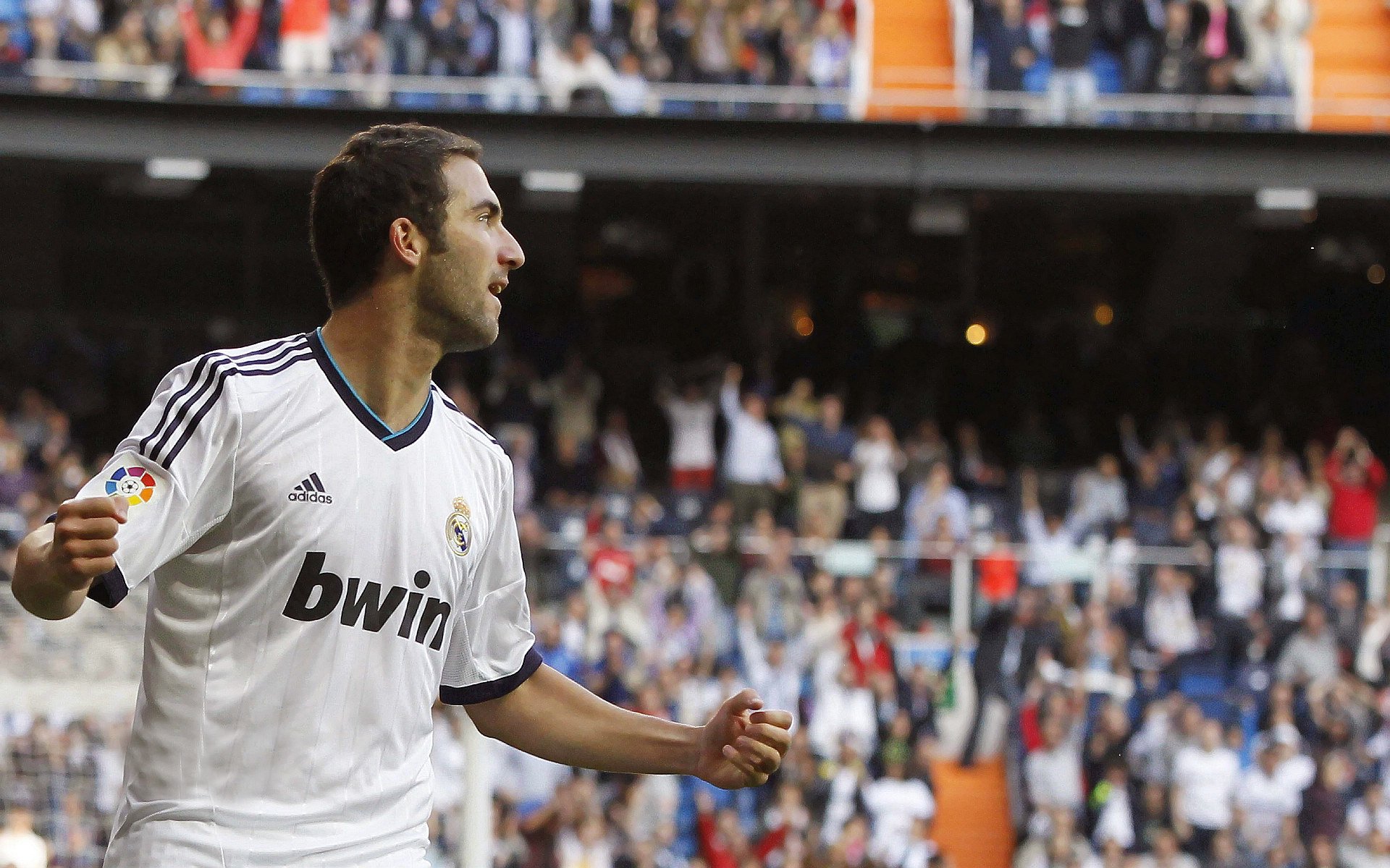 橙衣风暴中的关键先生,莱奥一锤定音,荷兰生死战力擒苏格兰