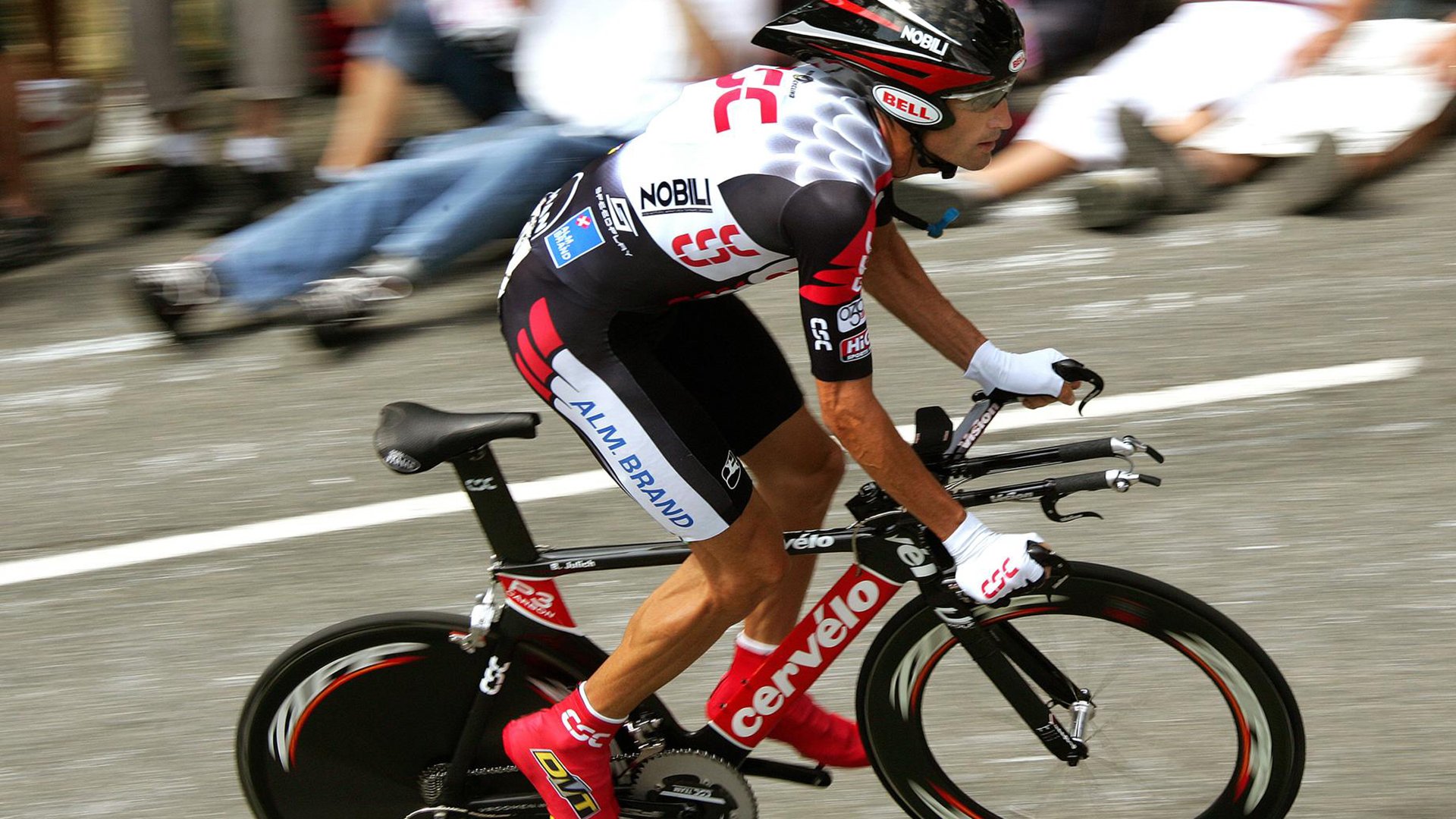 赛道与战场，F1新赛季揭幕战与克罗地亚击溃伊拉克的双重奏