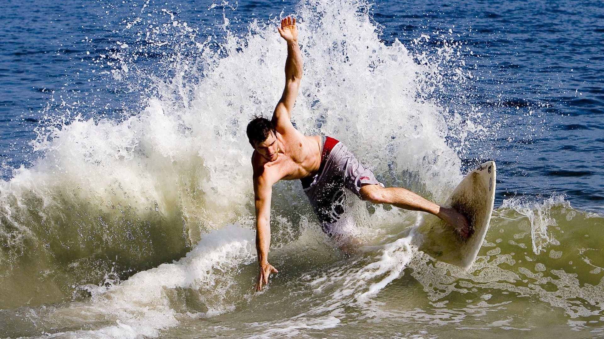 意甲焦点战之夜，卢卡库防守端锁死对手，全能战士改写比赛剧本